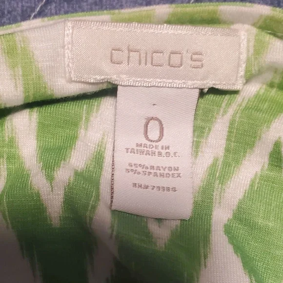 Chico's Size S (0) Lightweight Stretch Rayon Geometric Ombre 3/4 Sleeve Top - Picture 5 of 8